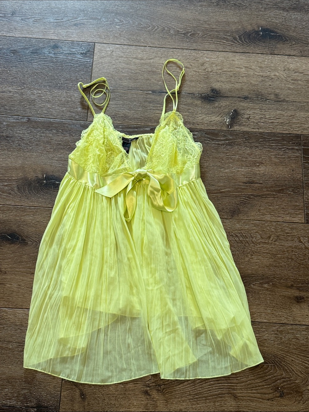 Victoria’s Secret yellow nighty large‎